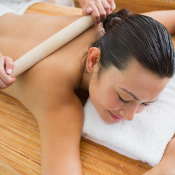 masaje relajante bambu